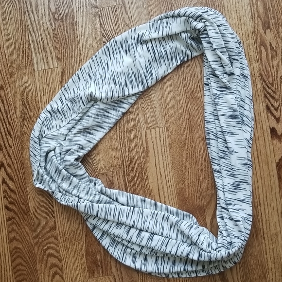 Calvin Klein Heathered Infinity Scarf ❤ Ultra Soft and Comfortable 🥰 - Picture 8 of 8